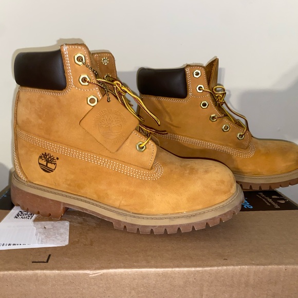 Boots - Picture 4 of 7